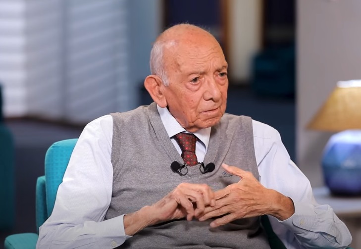 محمد غنيم عن إقامته بنفس شقته منذ 50 سنة: لدي قناعة بأنني أعيش حياتي جيدًا 